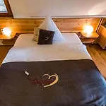 Holzer Kreuz- Gästezimmer Margerite Für 2 Personen Inkl Landfrühstück