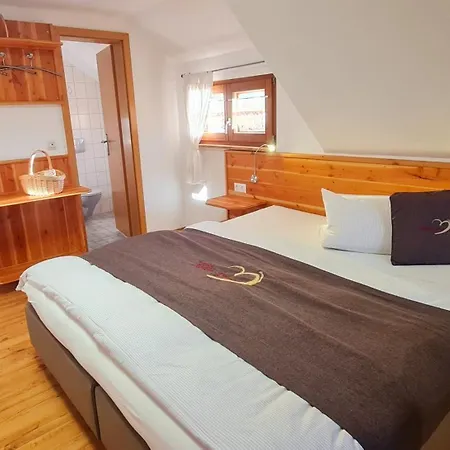 Apartamento Holzer Kreuz- Gästezimmer Margerite Für 2 Personen Inkl Landfrühstück